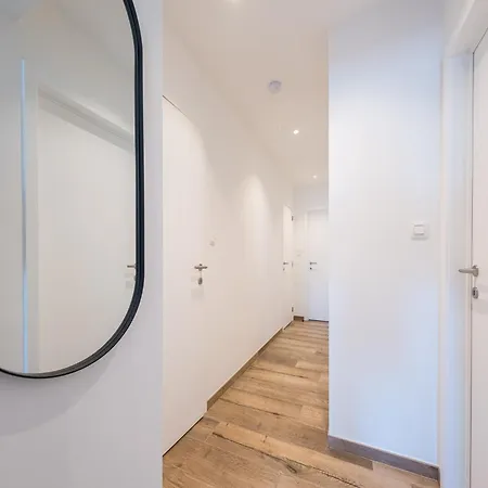 Daire With View, Ostend , Cleaning Included