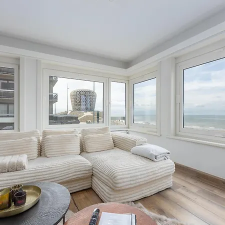Daire With View, Ostend , Cleaning Included